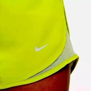 Nike Women's Tempo Running Shorts XS Neon Yellow/Green